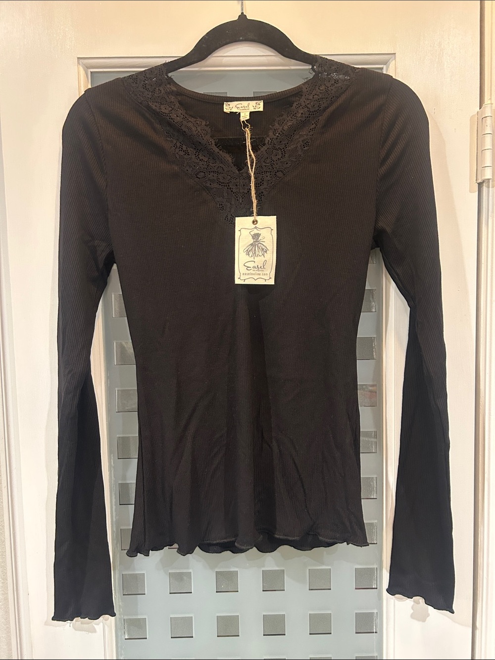 easel Black Lace-Trim Ribbed Long Sleeve Top